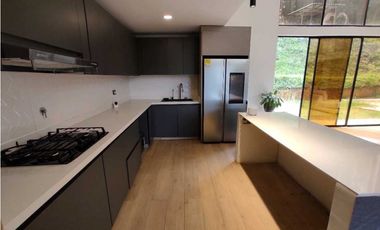 VENTA DE CASA EN CONDOMINIO VA SAN VICENTE, A 5 MIN DE LA AUTOPISTA