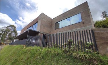 VENTA DE CASA EN CONDOMINIO VA SAN VICENTE, A 5 MIN DE LA AUTOPISTA