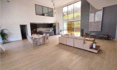 VENTA DE CASA EN CONDOMINIO VA SAN VICENTE, A 5 MIN DE LA AUTOPISTA