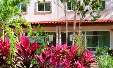 Casa de 3 Recámaras con Jardín Privado en Comunidad Residencial