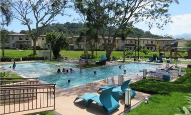 Venta de Apartamento River Valley con vista a las montañas