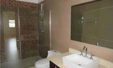 Venta de Apartamento River Valley con vista a las montañas