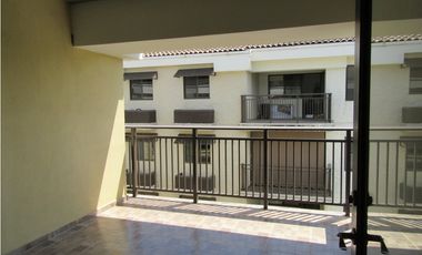 Venta de Apartamento River Valley con vista a las montañas