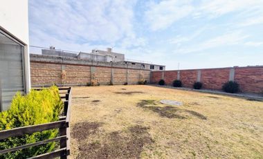 VENTA DE CASA EN FRACCIONAMIENTO BOSQUE DE LAS FUENTES EN CALIMAYA