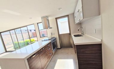 VENTA DE CASA EN FRACCIONAMIENTO BOSQUE DE LAS FUENTES EN CALIMAYA
