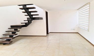 VENTA DE CASA EN FRACCIONAMIENTO BOSQUE DE LAS FUENTES EN CALIMAYA