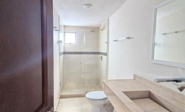VENTA DE CASA EN FRACCIONAMIENTO BOSQUE DE LAS FUENTES EN CALIMAYA