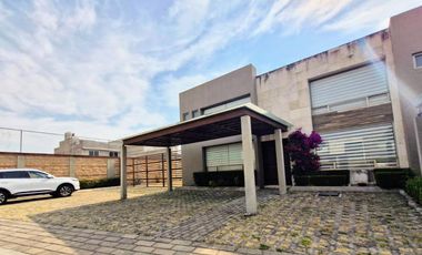 VENTA DE CASA EN FRACCIONAMIENTO BOSQUE DE LAS FUENTES EN CALIMAYA