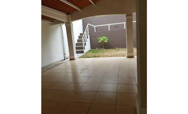 VENDO HERMOSO DUPLEX EN QUINTAS REAES(villa zaita)