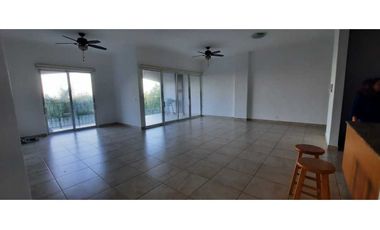 ALQUILO PH AMADOR HILL LINEA BLANCA