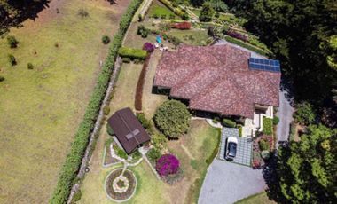 VENTA HERMOSA CASA BOQUETE - LOS NARANJOS