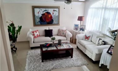 VENTA HERMOSA CASA EN ALTOS DE PANAM