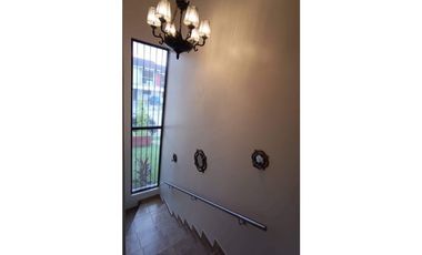 VENTA HERMOSA CASA EN ALTOS DEL ESTE- TOCUMEN