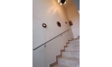 VENTA HERMOSA CASA EN ALTOS DEL ESTE- TOCUMEN