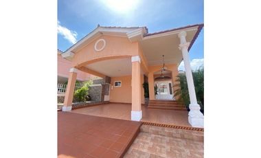 EL BOSQUE/ RESIDENCIAL EL DORAL \VENTA DE CASA