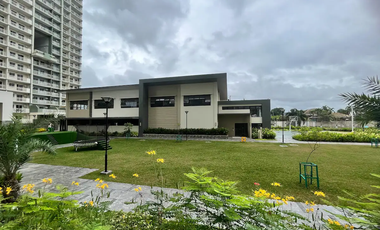 3BR Penthouse with Balcony & Sea view