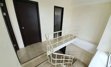 3BR Condo with Balcony bi level near BGC and Ortigas Kasara Pasig for Sale