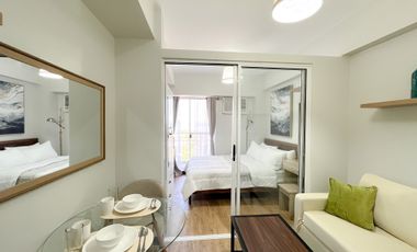 1BR, 1 bathroom Condo with balcony and ocean view for rent in Davao