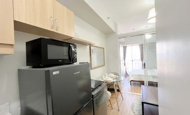 1BR, 1 bathroom Condo with balcony and ocean view for rent in Davao
