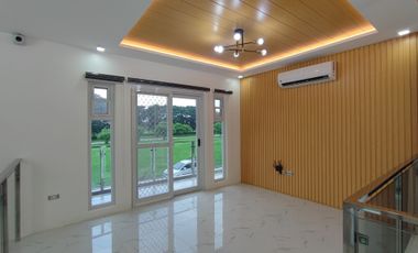 Almost New, Modern Contemporary Home for Sale!