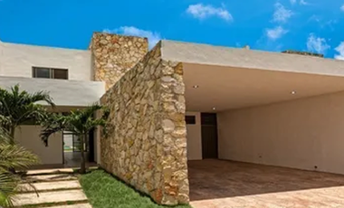 Casa en venta en Conkal con piscina y acabados de lujo