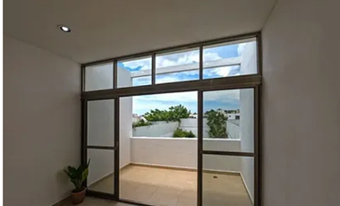 Casa en venta en Conkal con piscina y acabados de lujo