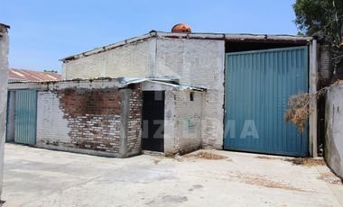 Barrio de El Zapote: Propiedad para desarrollo inmobiliario o bodega.