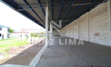 Barrio de El Zapote: Amplia bodega apta para un desarrollo inmobiliario.