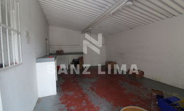 Barrio de El Zapote: Amplia bodega apta para un desarrollo inmobiliario.