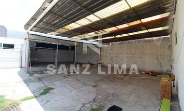 Barrio de El Zapote: Amplia bodega apta para un desarrollo inmobiliario.