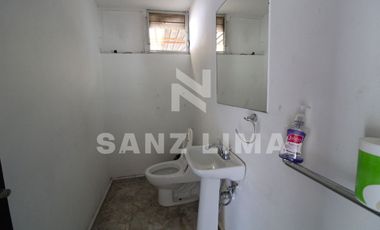 Barrio de El Zapote: Amplia bodega apta para un desarrollo inmobiliario.