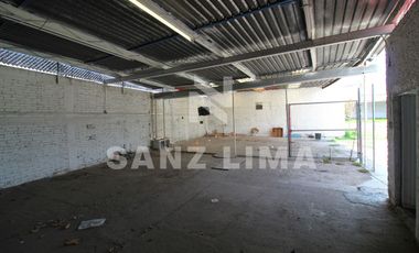 Barrio de El Zapote: Amplia bodega apta para un desarrollo inmobiliario.