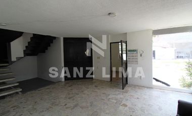 Barrio de El Zapote: Amplia bodega apta para un desarrollo inmobiliario.