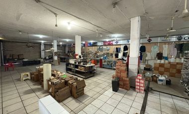 Local comercial dos pisos en col. Centro