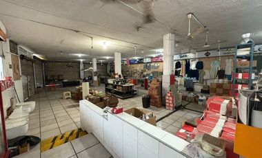 Local comercial dos pisos en col. Centro
