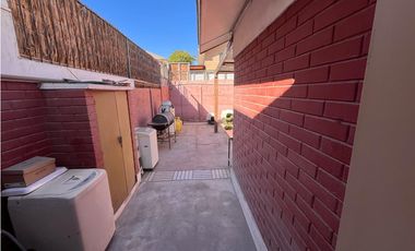 SE VENDE CASA ESQUINA EN VILLA EL INGLES