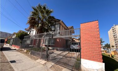 SE VENDE CASA ESQUINA EN VILLA EL INGLES