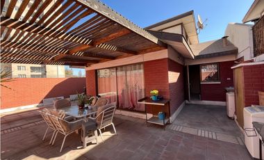 SE VENDE CASA ESQUINA EN VILLA EL INGLES