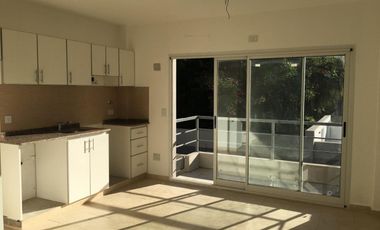 DUEÑO ALQUILA EXCELENTE DTO 2 AMB CON COCHERA