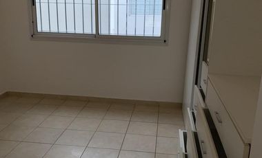 DUEÑO ALQUILA EXCELENTE DTO 2 AMB CON COCHERA