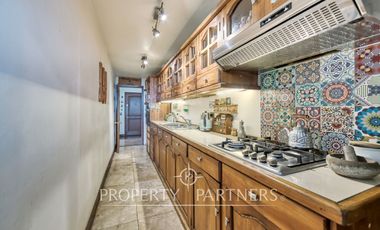 Se vende impecable y cálido Departamento remodelado, en La Reina.