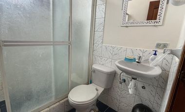 VENTA Casa Principal   Tres Casas Secundarias, Mitad del Mundo