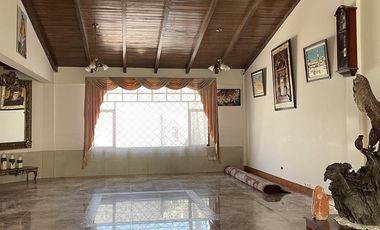 VENTA Casa Principal   Tres Casas Secundarias, Mitad del Mundo