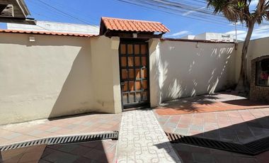 VENTA Casa Principal   Tres Casas Secundarias, Mitad del Mundo