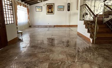 VENTA Casa Principal   Tres Casas Secundarias, Mitad del Mundo