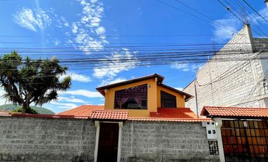 VENTA Casa Principal   Tres Casas Secundarias, Mitad del Mundo