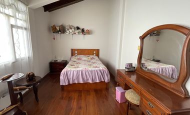 VENTA Casa Principal   Tres Casas Secundarias, Mitad del Mundo