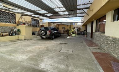VENTA Casa Principal   Tres Casas Secundarias, Mitad del Mundo