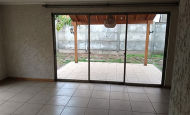 Casa en Arriendo en Cercano a notaría de Machali