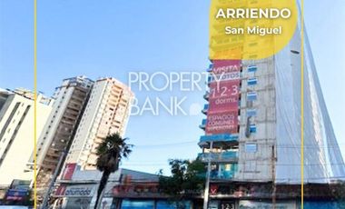 Local Comercial en Arriendo en Gran Avda. José Miguel Carrera 4275, esquina Teresa Vial / San Miguel - Santiago.